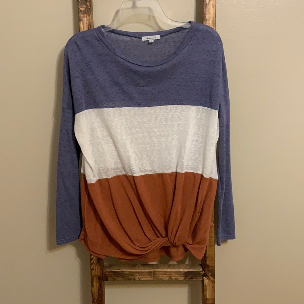 Twist knot top